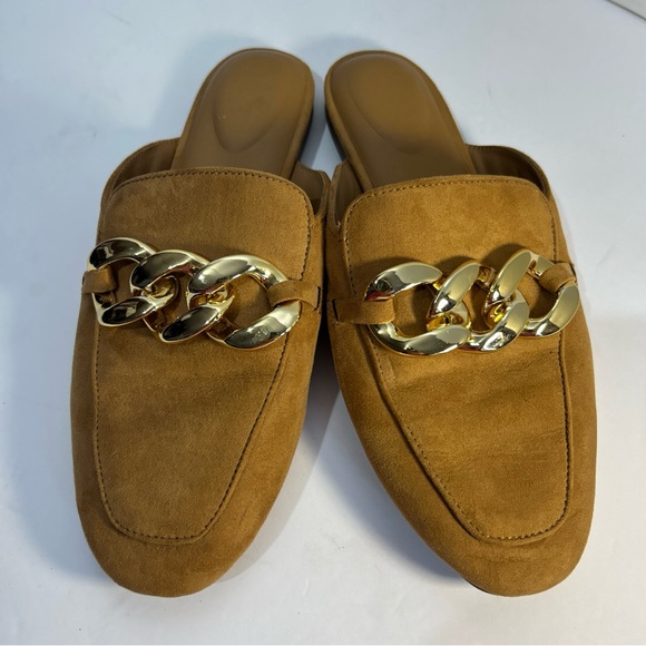 Elegant Tan‎ Loafers with Gold Chain Detail size 7 Preowned - Picture 2 of 9